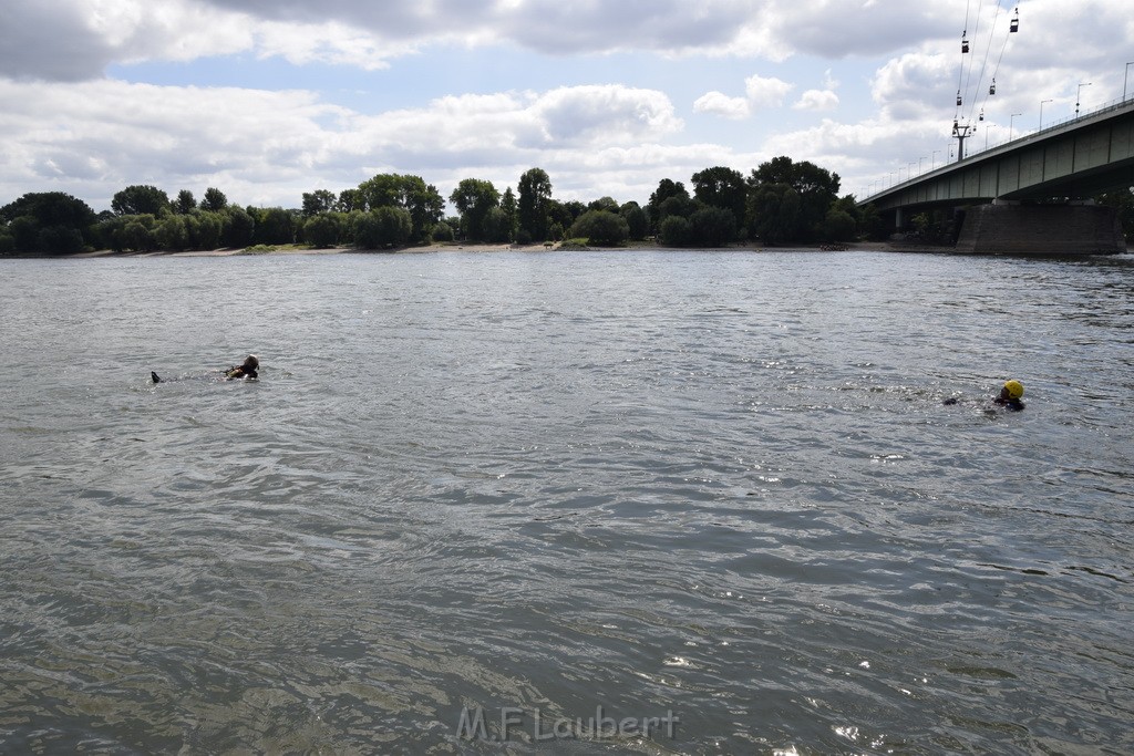 Uebung BF Taucher und Presse Koeln Zoobruecke Rhein P290.JPG - Miklos Laubert